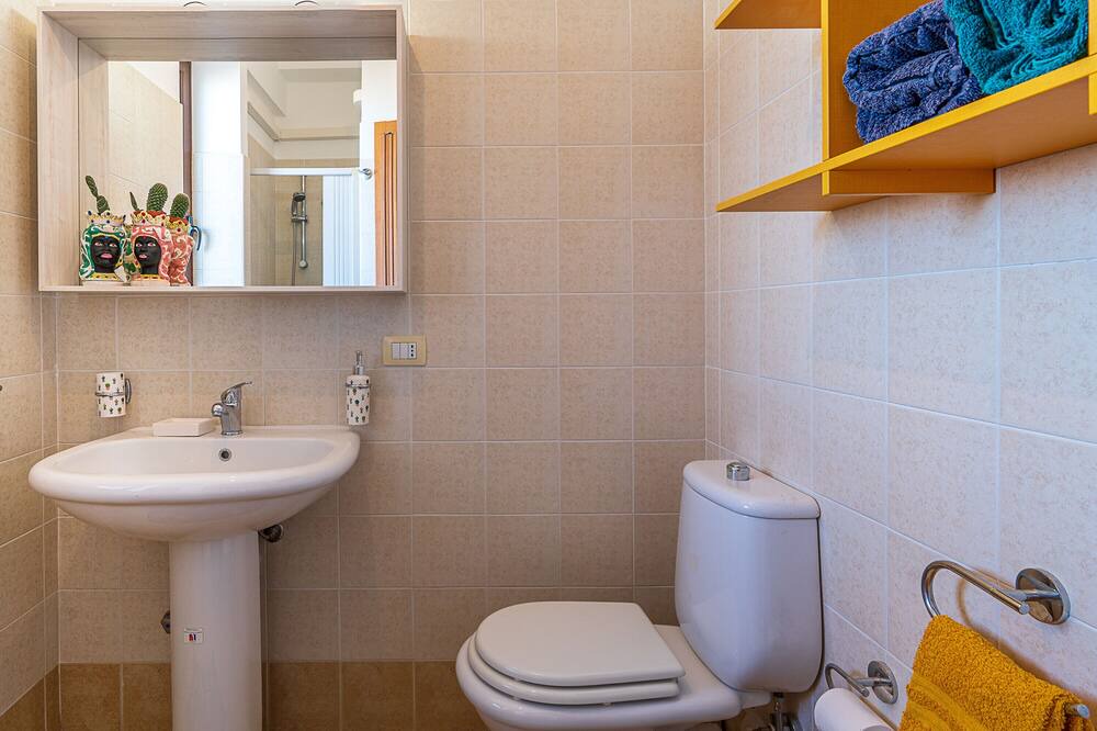 Photo of Bathroom in Tiche