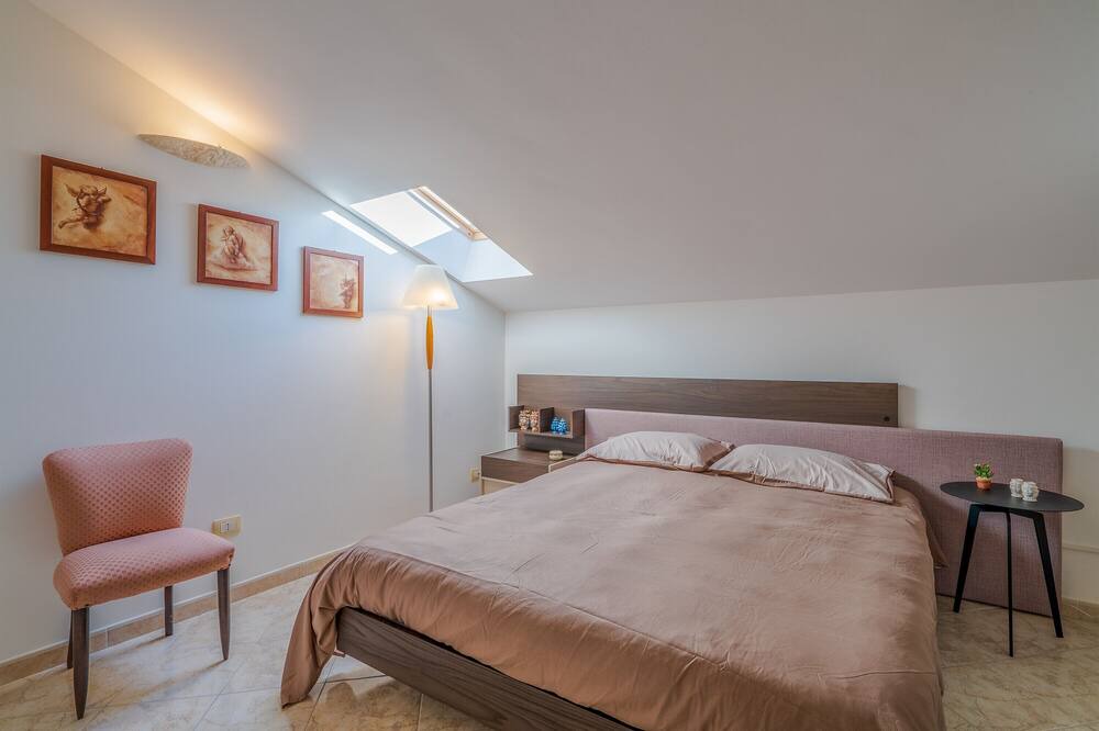 Photo of Bedroom in Tiche
