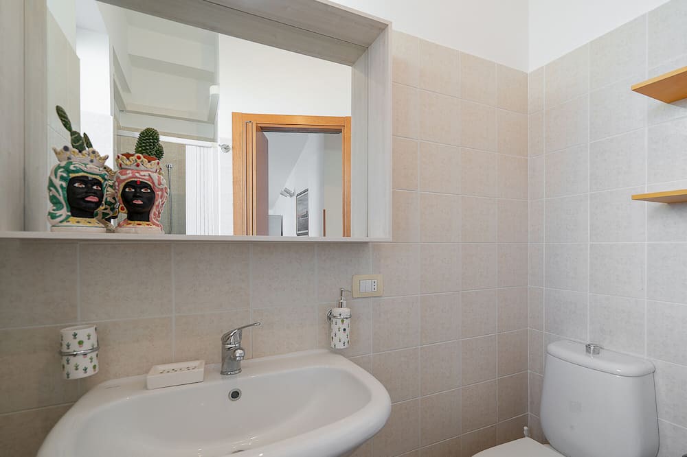 Photo of Bathroom in Tiche