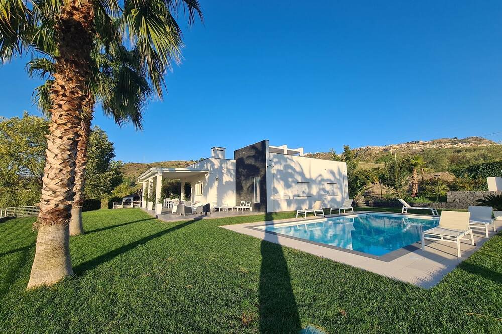 Photo of Outdoor in Leonforte