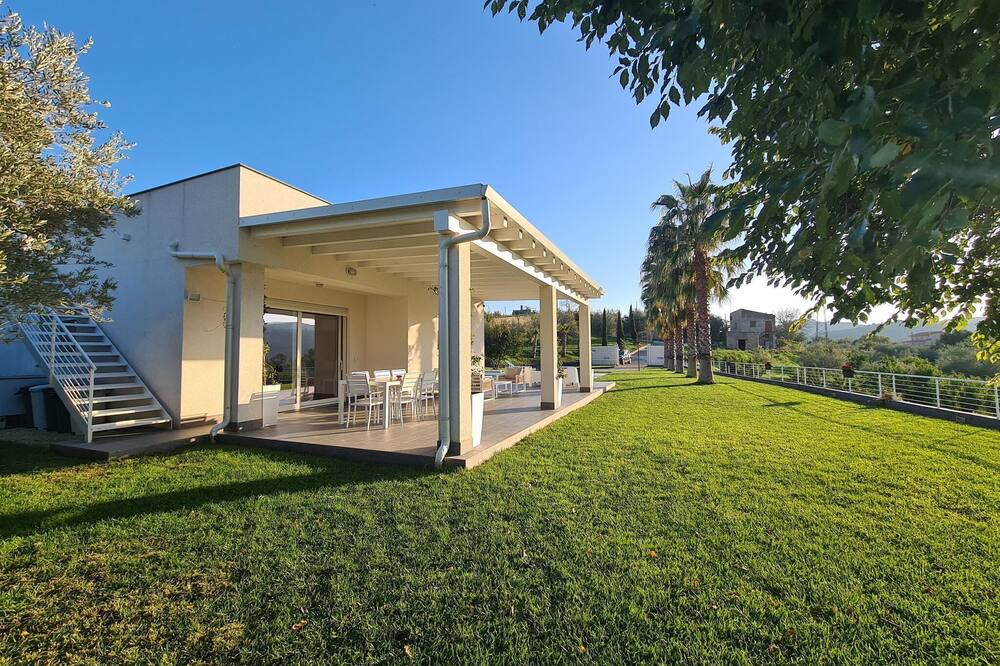 Photo of Outdoor in Leonforte