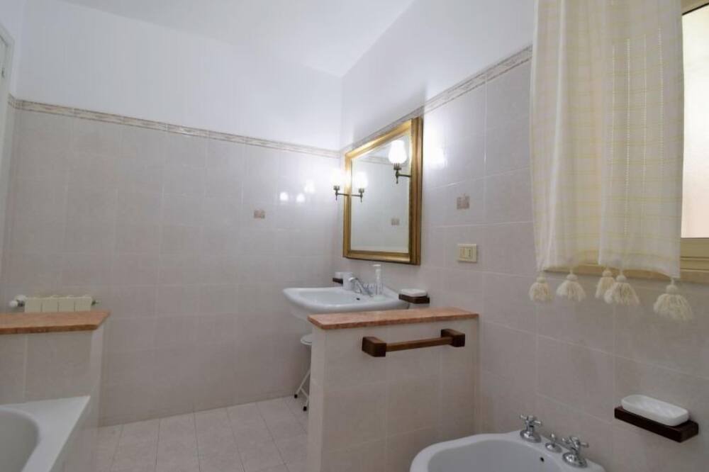 Photo of Bathroom in Mitogio