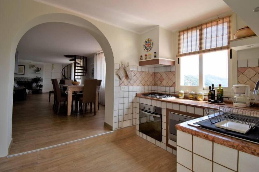 Photo of Kitchen in Mitogio