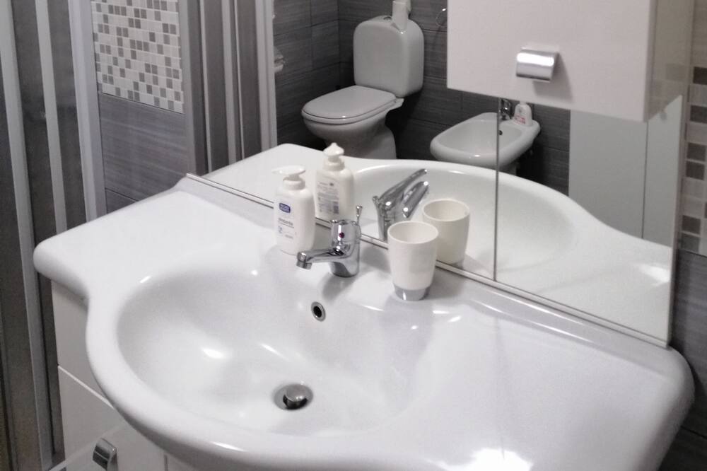 Photo of Bathroom in Giarre