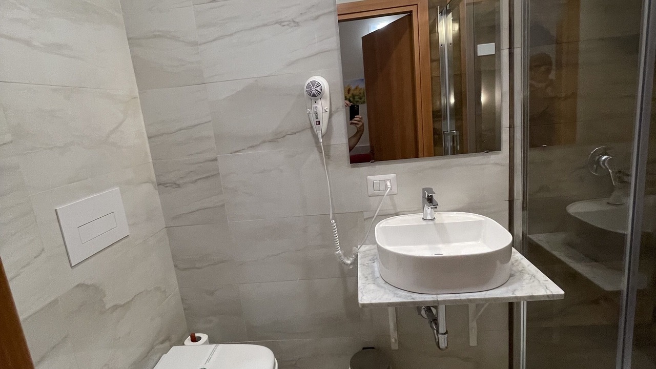 Photo of Bathroom in Gela