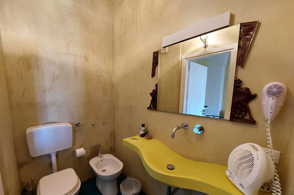 Photo of Bathroom in Scauri Siculo