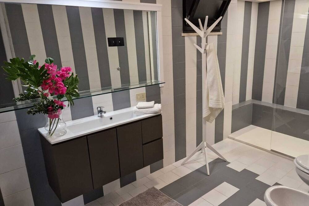 Photo of Bathroom in Addaura