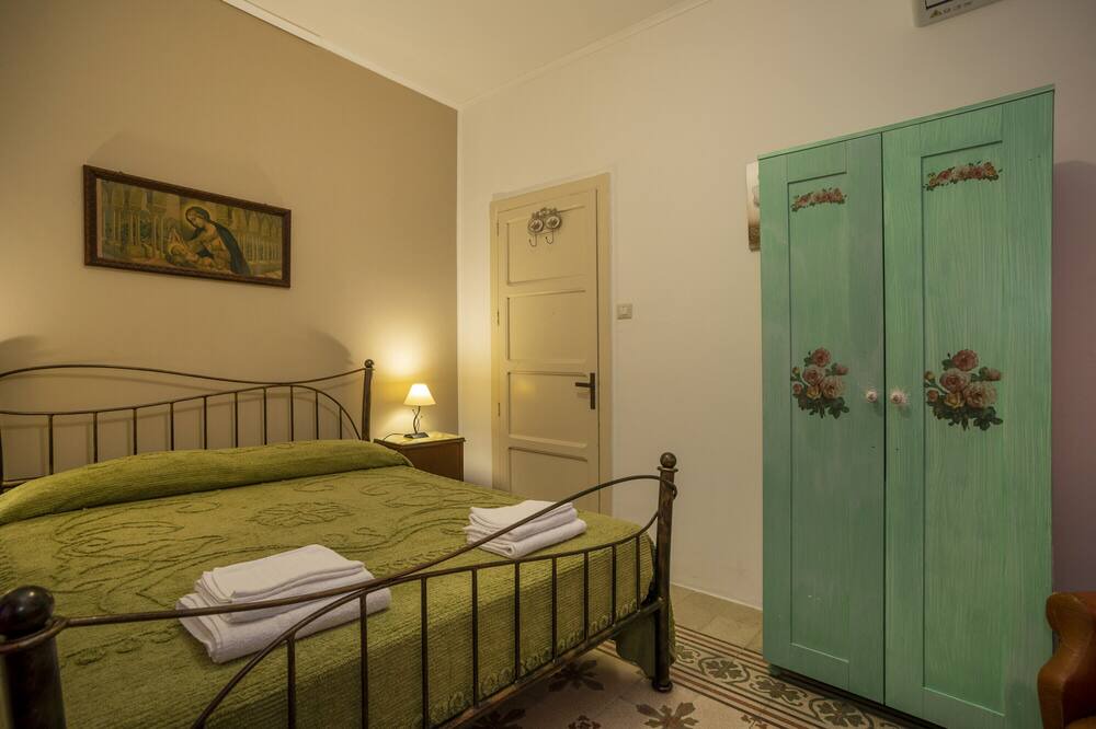 Photo of Bedroom in Naso