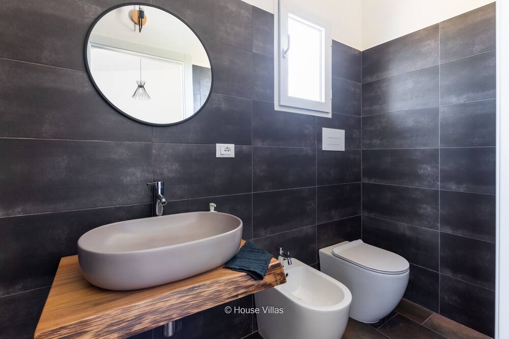 Photo of Bathroom in Noto