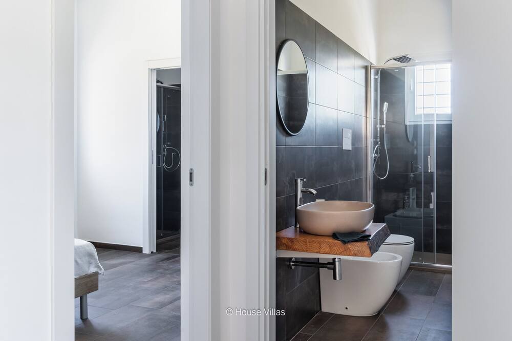 Photo of Bathroom in Noto