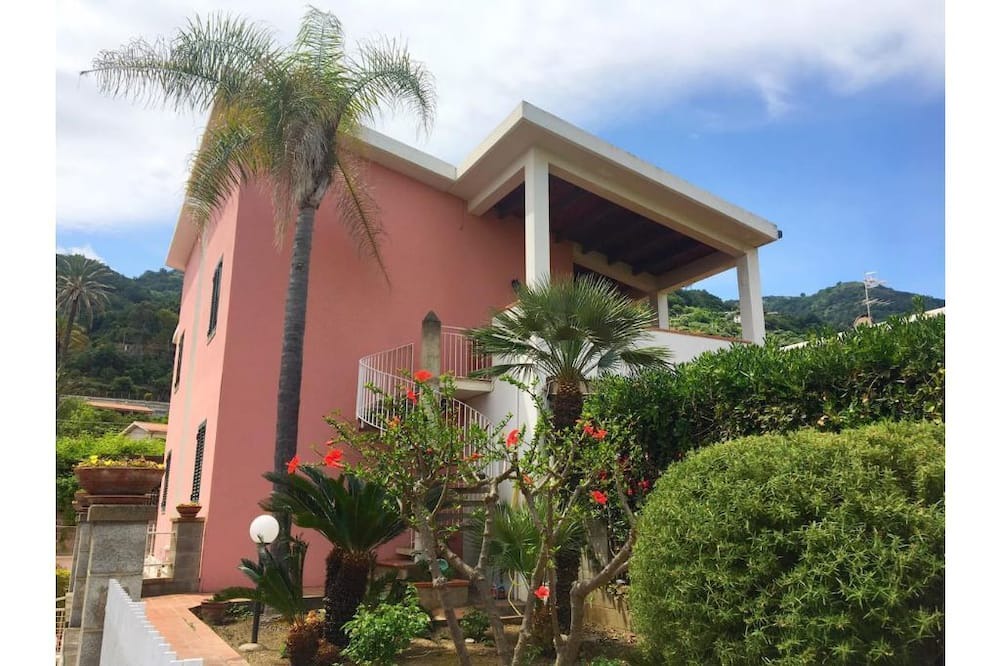 Photo of Outdoor in Piraino