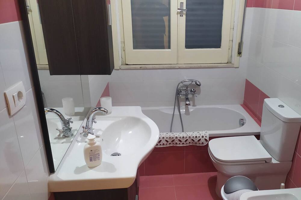 Photo of Bathroom in Avola