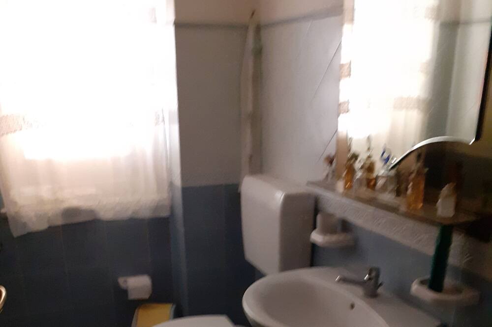 Photo of Bathroom in Baucina