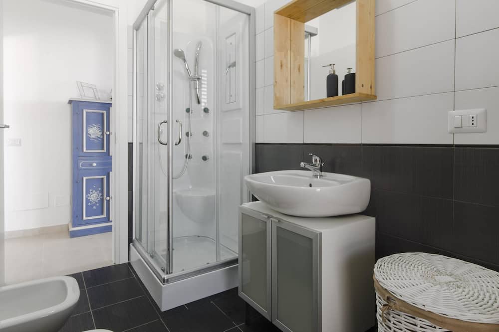 Photo of Bathroom in Tiche