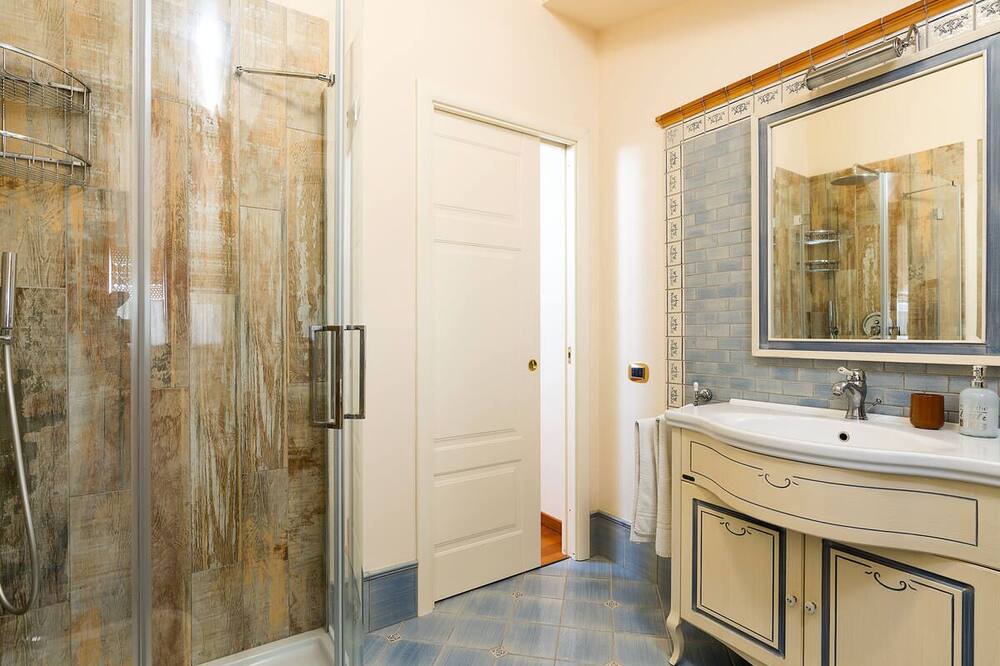 Photo of Bathroom in Paceco
