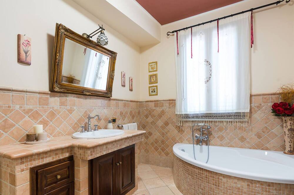 Photo of Bathroom in Paceco