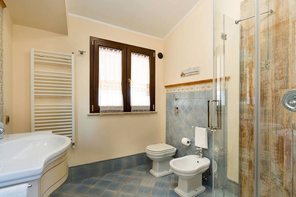 Photo of Bathroom in Paceco