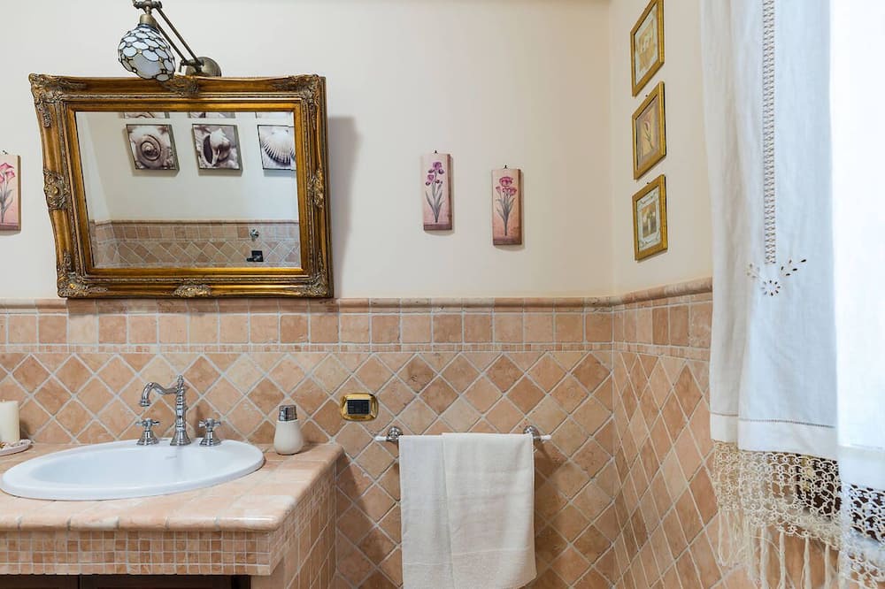 Photo of Bathroom in Paceco
