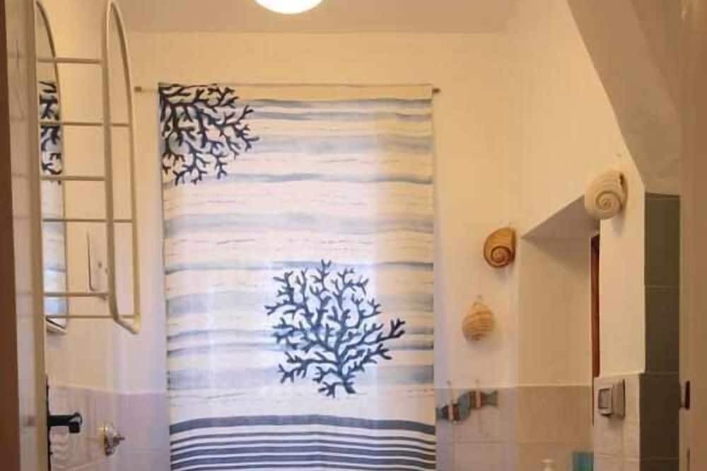 Photo of Bathroom in Caucana-finaiti-casuzze-finaiti Nord
