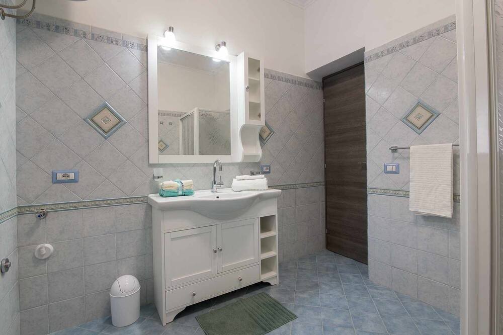 Photo of Bathroom in Lingua