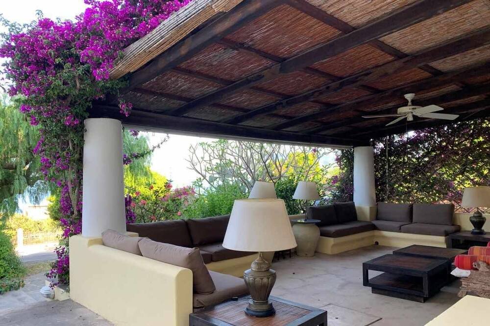 Photo of Patio Balcony in Santa Marina Salina