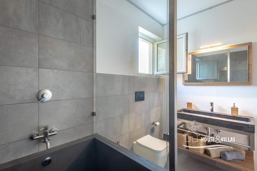 Photo of Bathroom in Avola