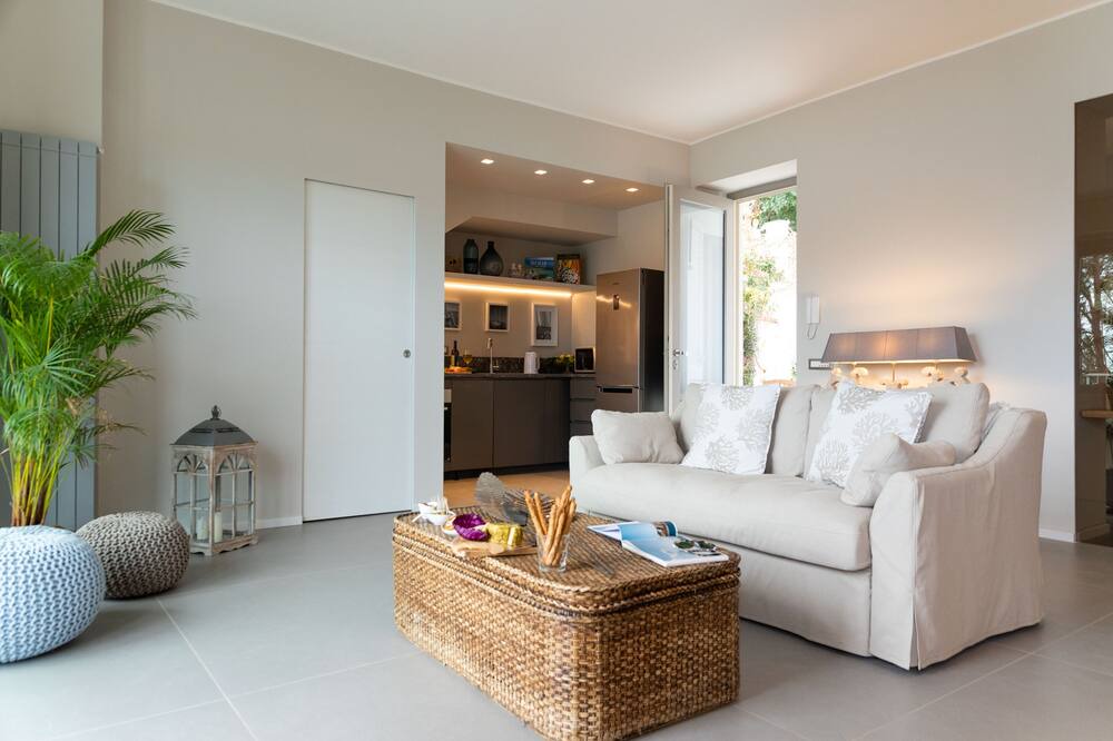 Photo of Livingroom in Addaura
