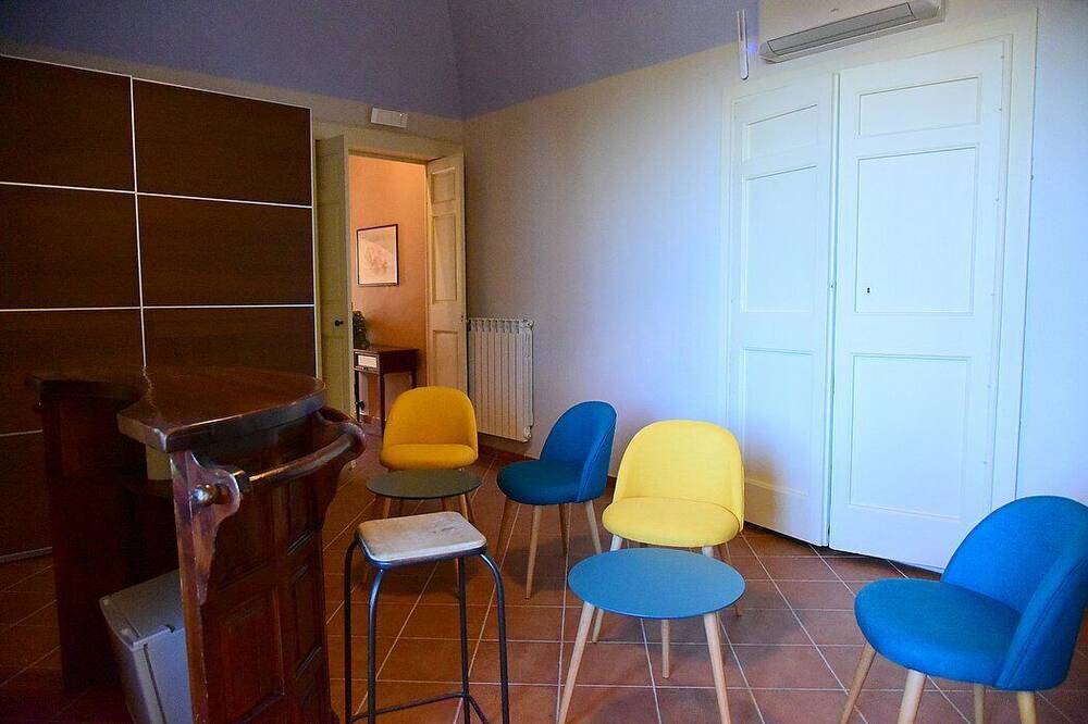Photo of Others in Archi