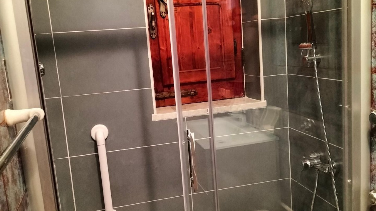 Photo of Bathroom in Pollina