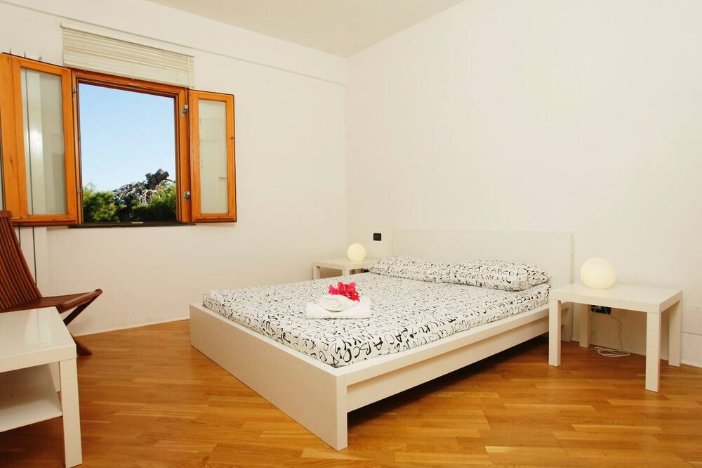 Photo of Bedroom in Torre Colonna-sperone