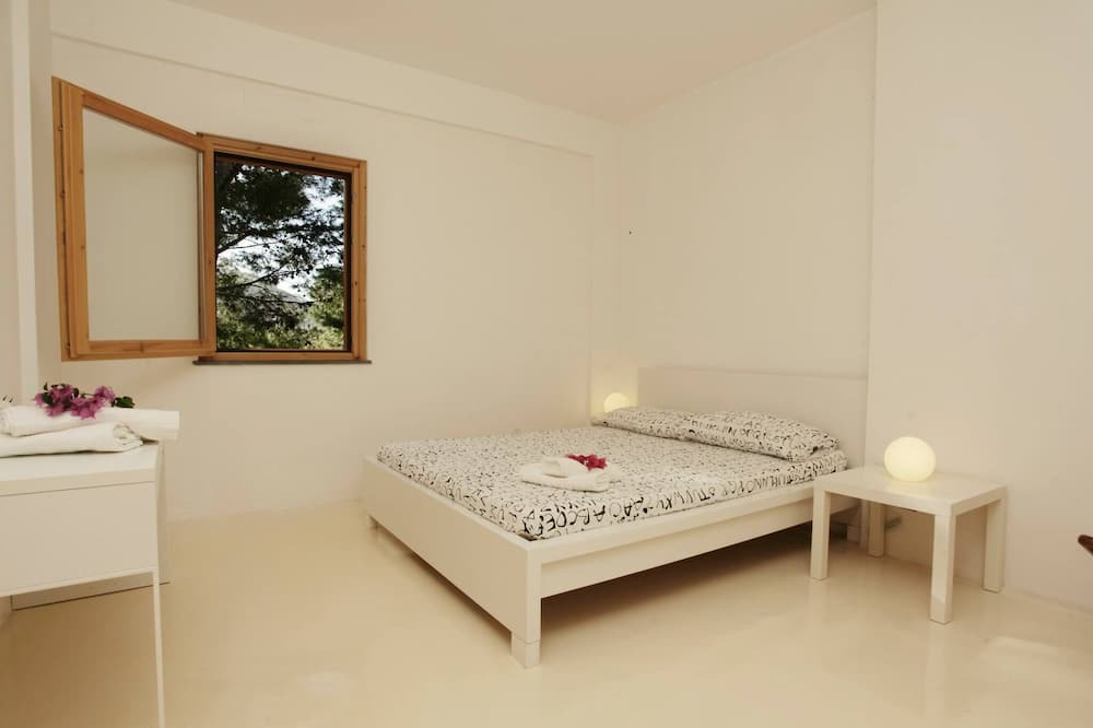 Photo of Bedroom in Torre Colonna-sperone