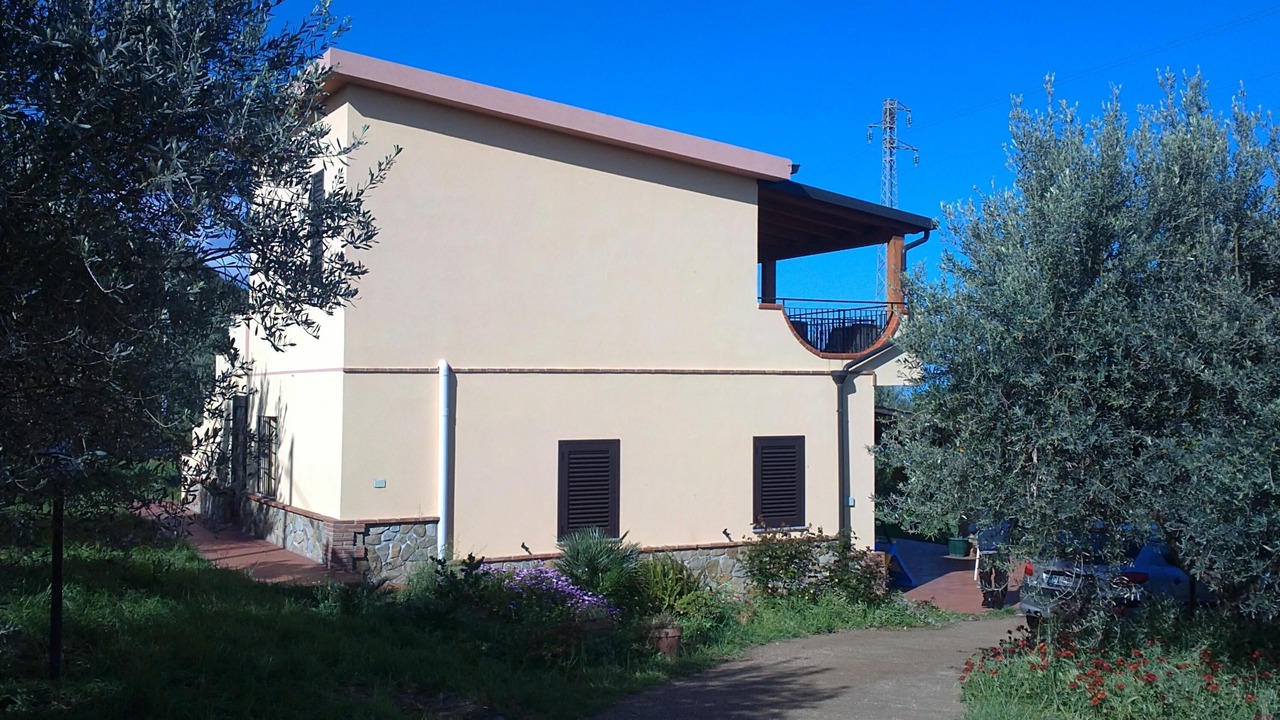 Photo of Buildings in Caronia