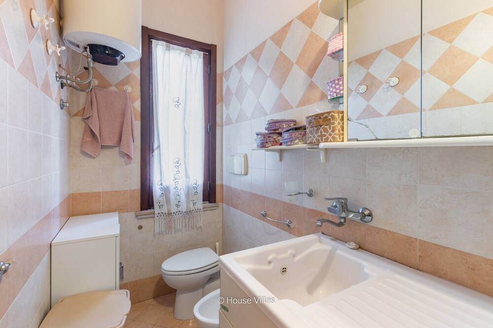 Photo of Bathroom in Gallina