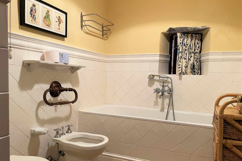 Photo of Bathroom in Pollara