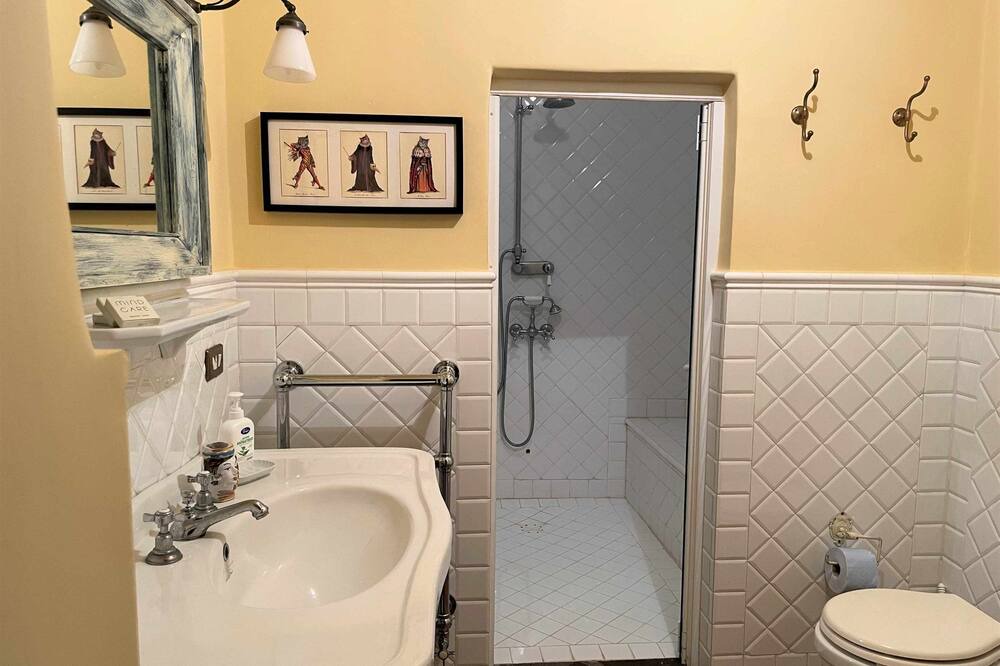 Photo of Bathroom in Pollara