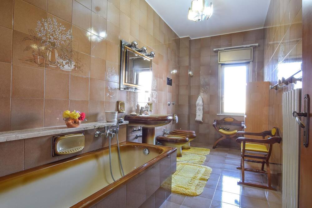 Photo of Bathroom in Collesano