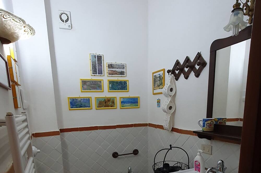 Photo of Bathroom in Pollina