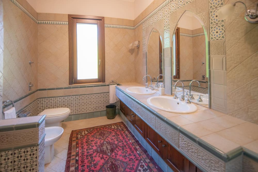 Photo of Bathroom in Salemi