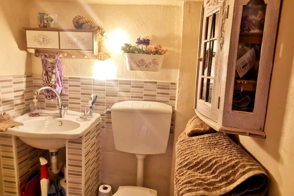 Photo of Bathroom in Acquaviva Platani