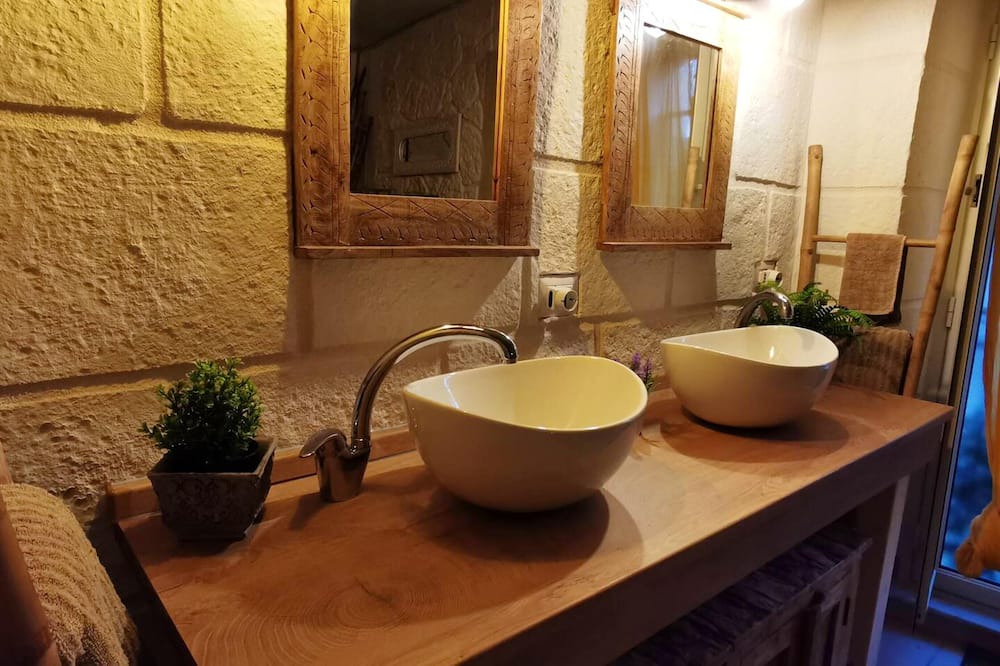 Photo of Bathroom in Acquaviva Platani
