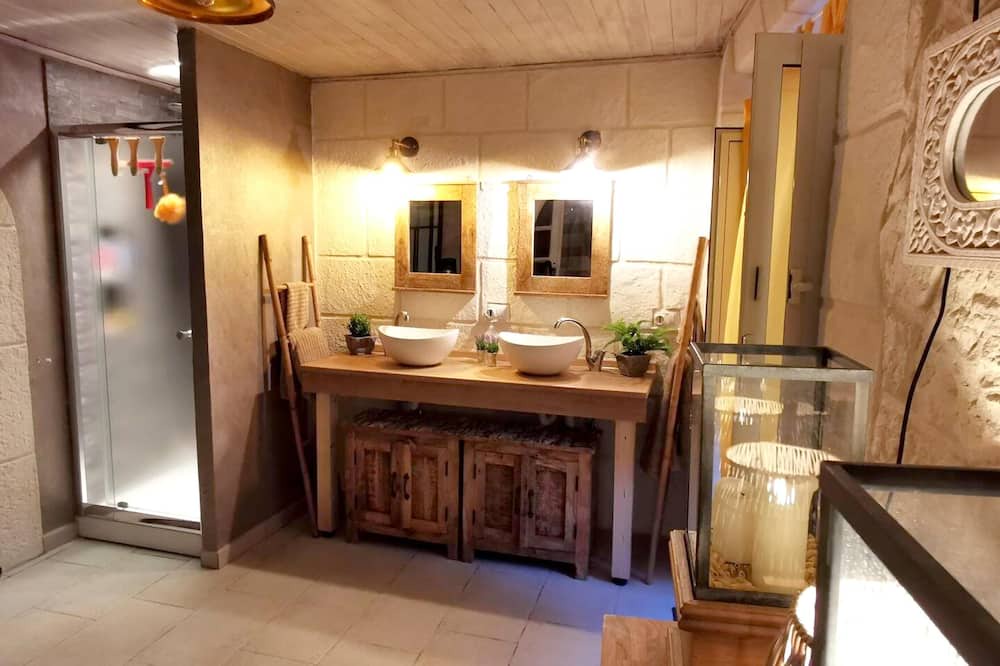 Photo of Bathroom in Acquaviva Platani