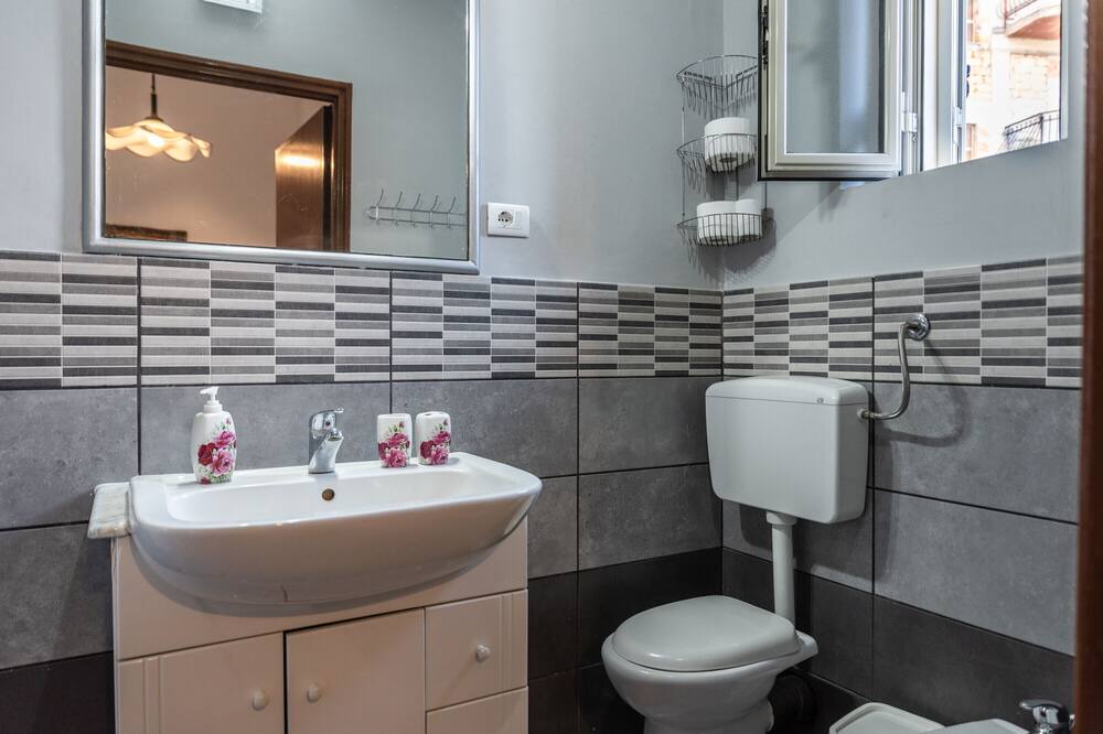 Photo of Bathroom in Favara
