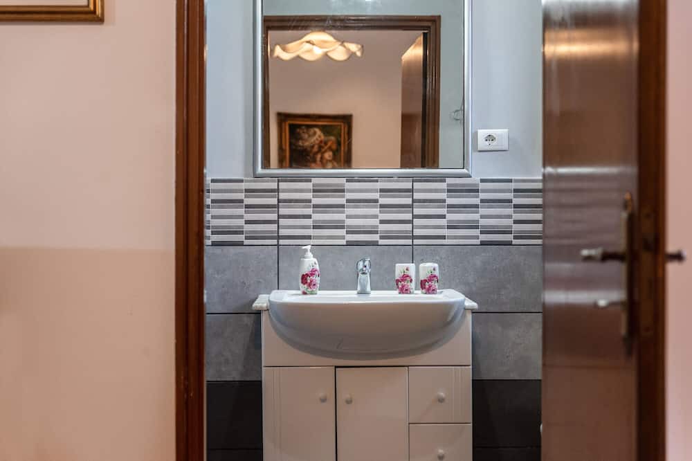 Photo of Bathroom in Favara