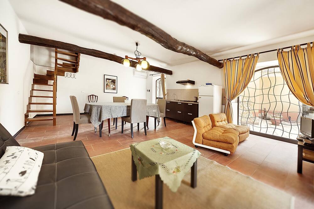 Photo of Livingroom in Mitogio