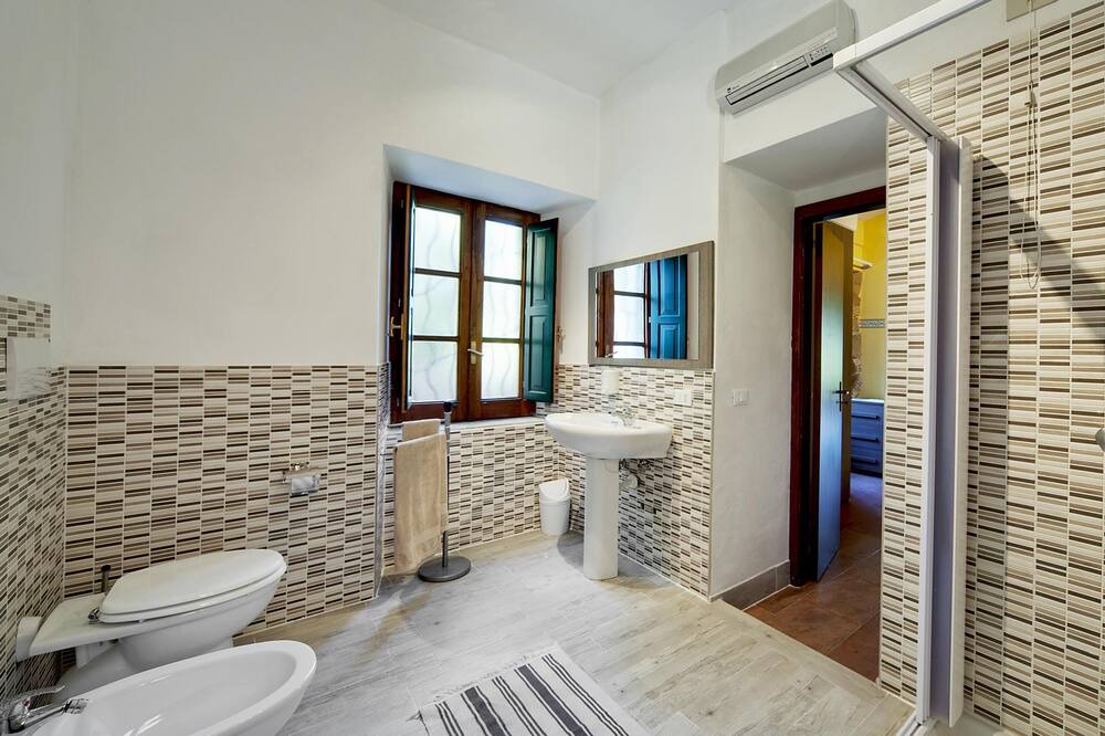 Photo of Bathroom in Mitogio