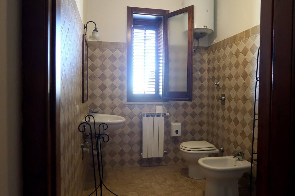 Photo of Bathroom in Paceco