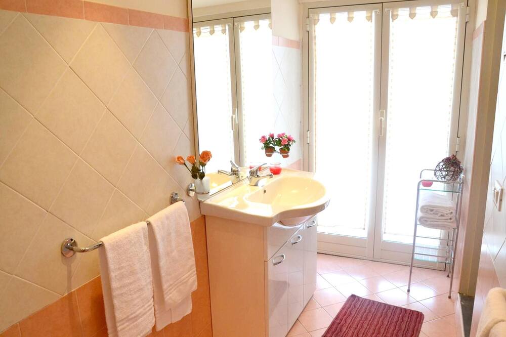 Photo of Bathroom in Nicolosi