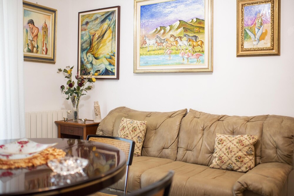 Photo of Livingroom in Paparella