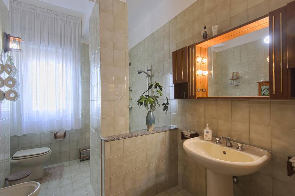 Photo of Bathroom in Paparella