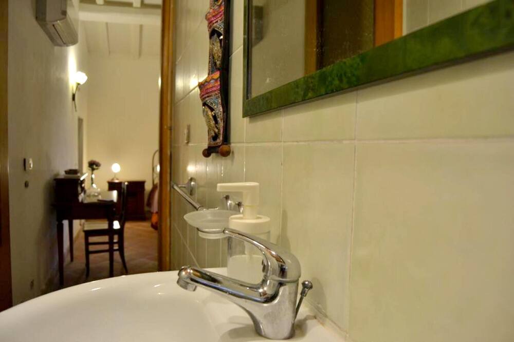 Photo of Bathroom in Mascali